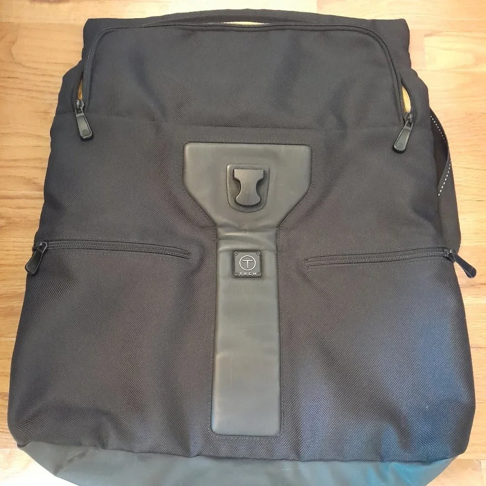 Tumi Tech messenger-style laptop bag